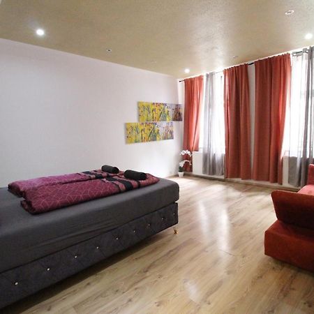 Private Triple Bedroom Rf1 Vienna Exterior photo